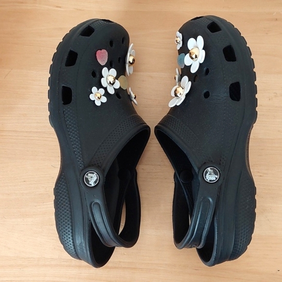 Crocs black daisy clogs - Picture 7 of 10